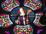 Vitrail de l'église Notre-Dame-et-Saint-Rieul représentant Saint-Rieul (détail)